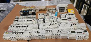 SCHAKELMATERIALEN ,VAN ALLES WAT € BIEDEN NAAR WAARDE beschikbaar voor biedingen