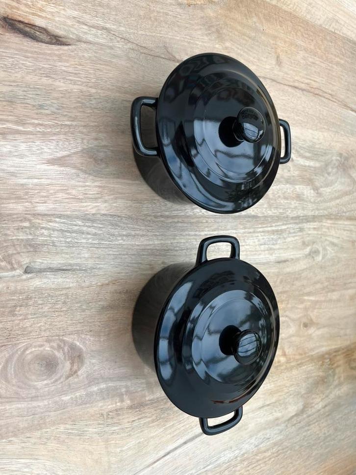 Set van 2 zwarte mini stoofpannetjes, Huis en Inrichting, Keuken | Potten en Pannen, Zo goed als nieuw, Overige materialen, Ophalen