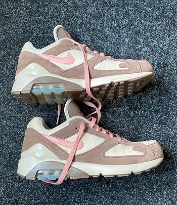 Nike Air Max 180 Bacon beschikbaar voor biedingen