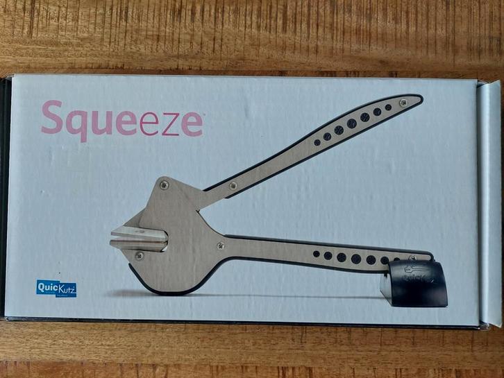 Quickutz tang 'Squeeze', Hobby en Vrije tijd, Scrapbooking, Zo goed als nieuw, Overige merken, Ophalen of Verzenden