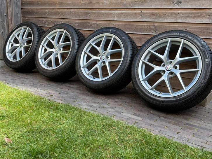 Orig Alfa-Romeo Stelvio 20 inch velgen + ZGAN winterbanden, Auto-onderdelen, Banden en Velgen, Banden en Velgen, Winterbanden