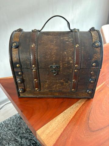 Mooi nostalgisch koffertje van hout! beschikbaar voor biedingen