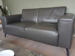 Mooie 2-zits bank van grijs leder, 150 tot 200 cm, Tweepersoons, Ophalen of Verzenden, Zo goed als nieuw