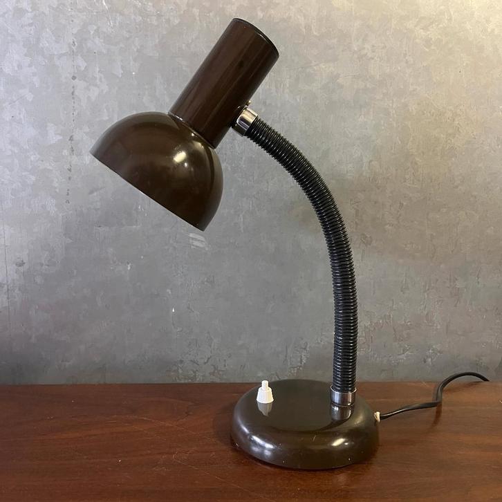 Jaren 60 70 bruin metalen bureaulamp Hala Anvia, Huis en Inrichting, Lampen | Tafellampen, Gebruikt, Minder dan 50 cm, Kunststof