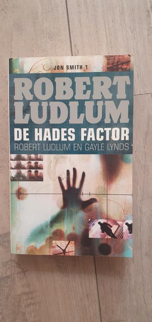 Tweedehands boek van Robert Ludlum De Hades Factor, Boeken, Detectives, Zo goed als nieuw, Ophalen of Verzenden