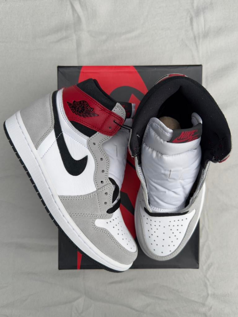 Nike Air Jordan 1 High Light Smoke Grey - Maat 40, Kleding | Heren, Schoenen, --, Overige kleuren, Nieuw, Ophalen of Verzenden