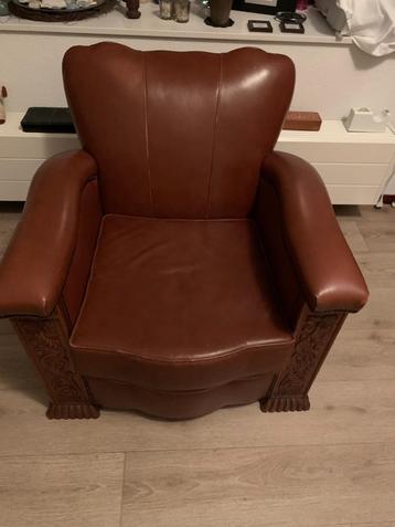 Lederen fauteuil beschikbaar voor biedingen