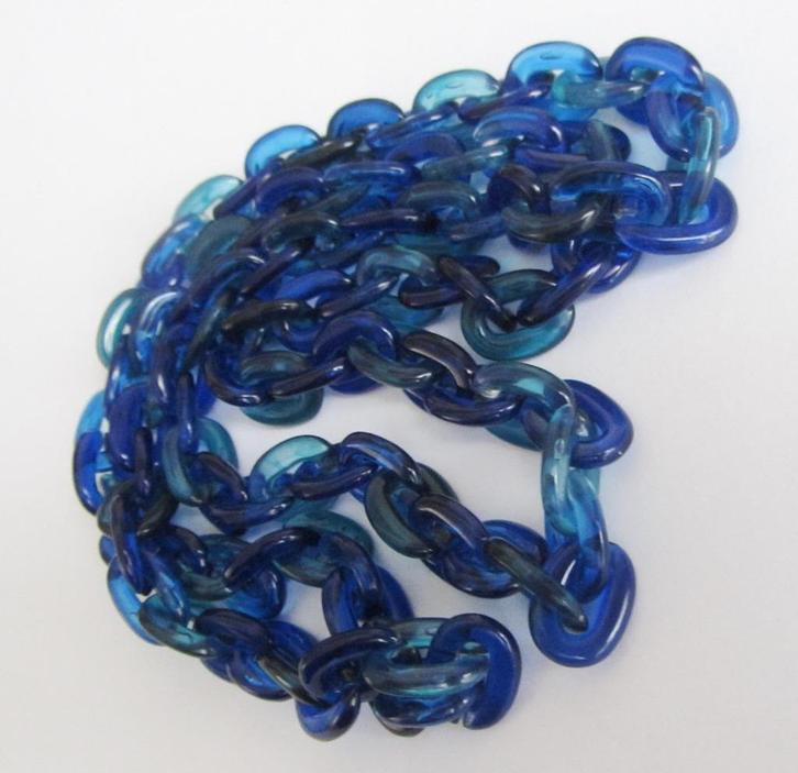 Vintage mooie Lucite blauw kleur schakel ketting, Sieraden, Tassen en Uiterlijk, Kettingen, Zo goed als nieuw, Verzenden