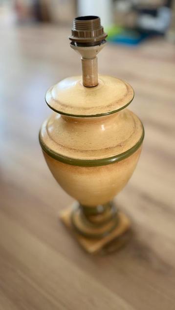 Handbeschilderde klassieke lampvoet beschikbaar voor biedingen