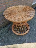Mooie rieten tafel, Huis en Inrichting, Tafels | Bijzettafels, Gebruikt, Rond, 55 tot 75 cm, Hout