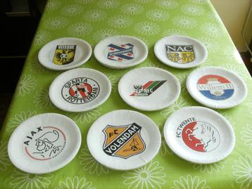 Vintage borden van je favoriete club! Nieuw in verpakking beschikbaar voor biedingen