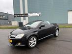 Opel Tigra TwinTop 1.4-16V Cosmo Automaat 90 PK. (bj 2006), Auto's, Opel, Gebruikt, 4 cilinders, Cabriolet, Zwart