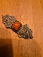 Antieke zilveren broche met bloedkoraal, 4 tot 7 cm, Gebruikt, Ophalen of Verzenden, Met edelsteen