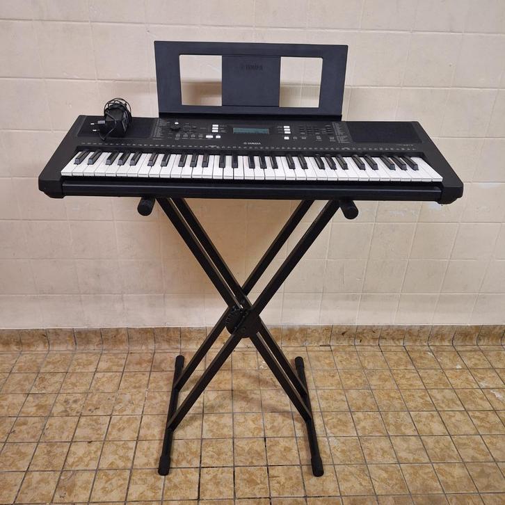 Yamaha Keyboard PSR-E373 met Standaard, Muziek en Instrumenten, Keyboards, Gebruikt, 61 toetsen, Yamaha, Met standaard, Ophalen