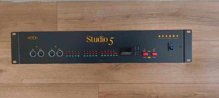 Opcode Studio 5 MIDI Interface/Syncronizer, Muziek en Instrumenten, Midi-apparatuur, Gebruikt, Ophalen of Verzenden