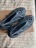 Yeezy Foam Runner maat 41/42, Slippers, Verzenden, Zwart, Nieuw