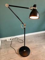 Gratis Ikea Arod vloerlamp (kapot), Huis en Inrichting, Lampen | Vloerlampen, Ophalen, Gebruikt