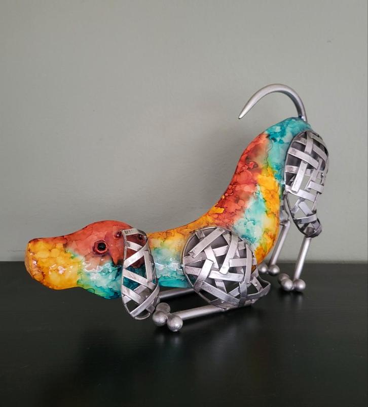 Vrolijke Metalen Teckel, Verzamelen, Beelden en Beeldjes, Zo goed als nieuw, Dier, Ophalen