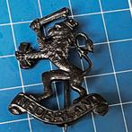 Metalen pet baret leeuw embleem onbekende maker met speld, Ophalen of Verzenden