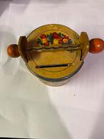 Heel oud spaarpotje, Verzamelen, Spaarpotten, Ophalen of Verzenden, Zo goed als nieuw, Metaal of Blik, Overige thema's