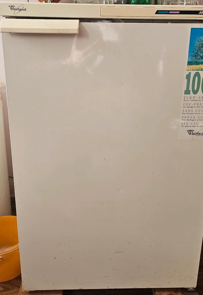 Tafelmodel Koelkast Whirlpool met vriesvak, Witgoed en Apparatuur, Koelkasten en IJskasten, Gebruikt, Met vriesvak, 75 tot 100 liter
