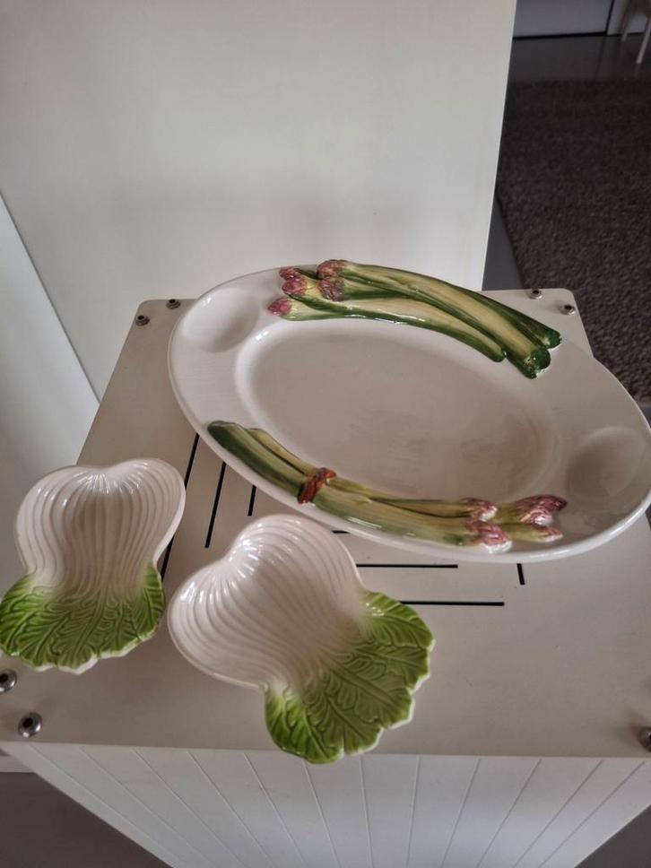 Aspergeschaal & 2 Paksoi serveerschaaltjes Barbotine Italië, Huis en Inrichting, Keuken | Servies, Gebruikt, Schaal of Schalen