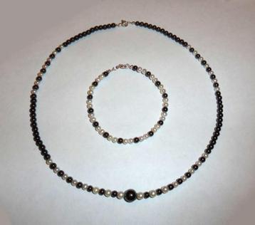 Ketting Hematiet Parels Zilver + armband beschikbaar voor biedingen