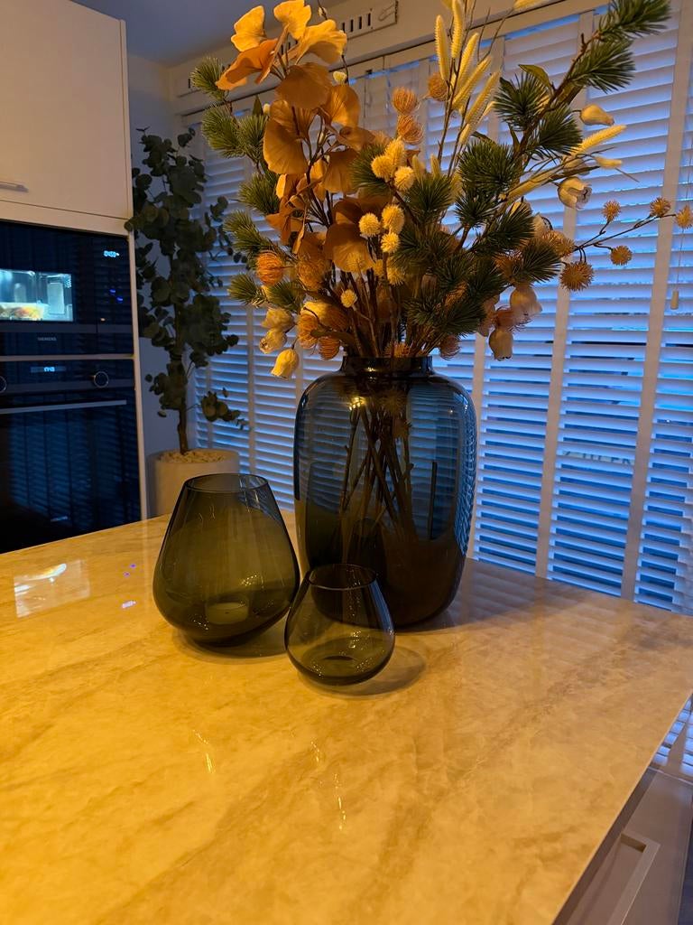 Donker glazen vaas en kandelaren tasman set smoked grey, Gebruikt, Zwart, Ophalen of Verzenden, Glas