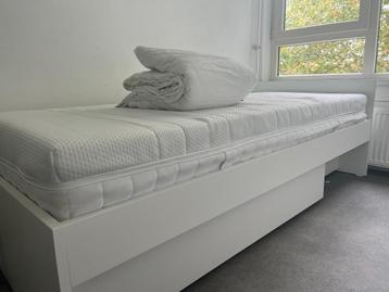 VIHALs bedframe met 2 bedladen, wit/luröy, matras inbegrepen