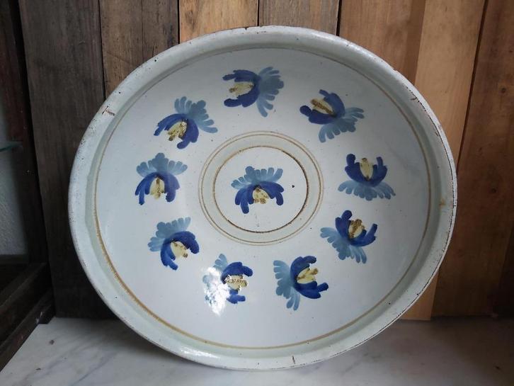 Prachtige antieke aardewerken diepe schaal florale decor, Antiek en Kunst, Antiek | Keramiek en Aardewerk, Verzenden