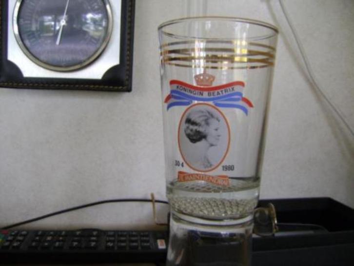 Glas ter gelegenheid inhuldiging Koningin Beatrix 30-4-1980, Verzamelen, Koninklijk Huis en Royalty, Nieuw, Overige typen, Nederland