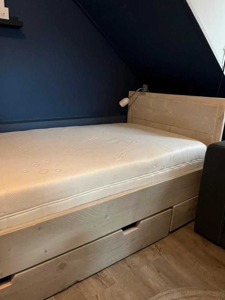 Mooi 1-persoons houten grey/whitewash 90x210, Huis en Inrichting, Slaapkamer | Boxsprings, Zo goed als nieuw, 90 cm, 210 cm, Eenpersoons