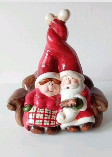 Schattig stel Kerstman, kerstvrouw, kerstbeeld beschikbaar voor biedingen