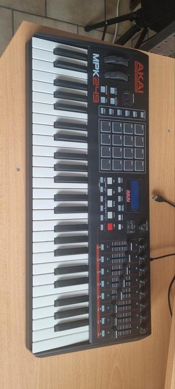 Akai mpk249 midi keyboard + behringer top speakers beschikbaar voor biedingen