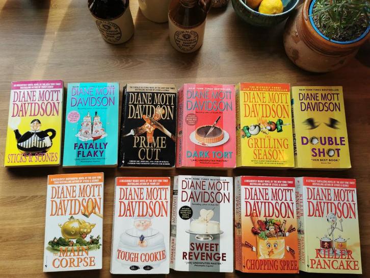 Thrillers -Engelstalig Mott Davidson, Wittig, Boeken, Thrillers, Gelezen, Ophalen of Verzenden