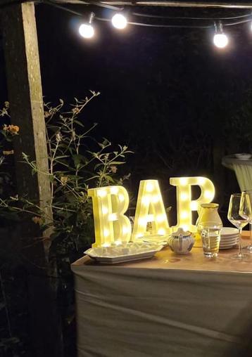 Lichtgevende BAR Letters - Sfeervolle Bar Decoratie beschikbaar voor biedingen