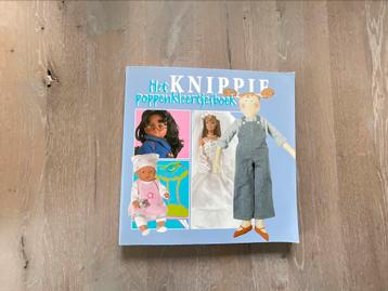 Het Knippie poppenkleertjesboek met patronen bladen. beschikbaar voor biedingen