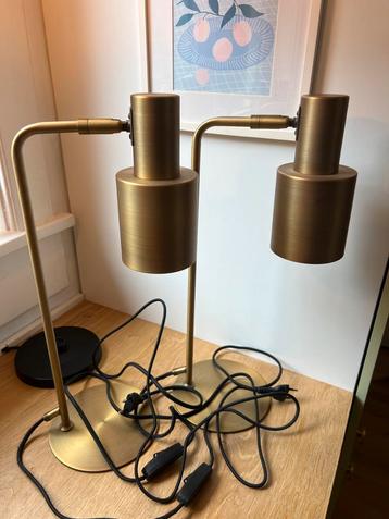 Twee gouden bureaulampen beschikbaar voor biedingen