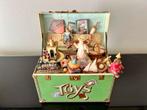 Muziekdoos Enesco Treasure Chest of Toys muziekdoos uit 1986, Antiek en Kunst, Antiek | Speelgoed, Ophalen
