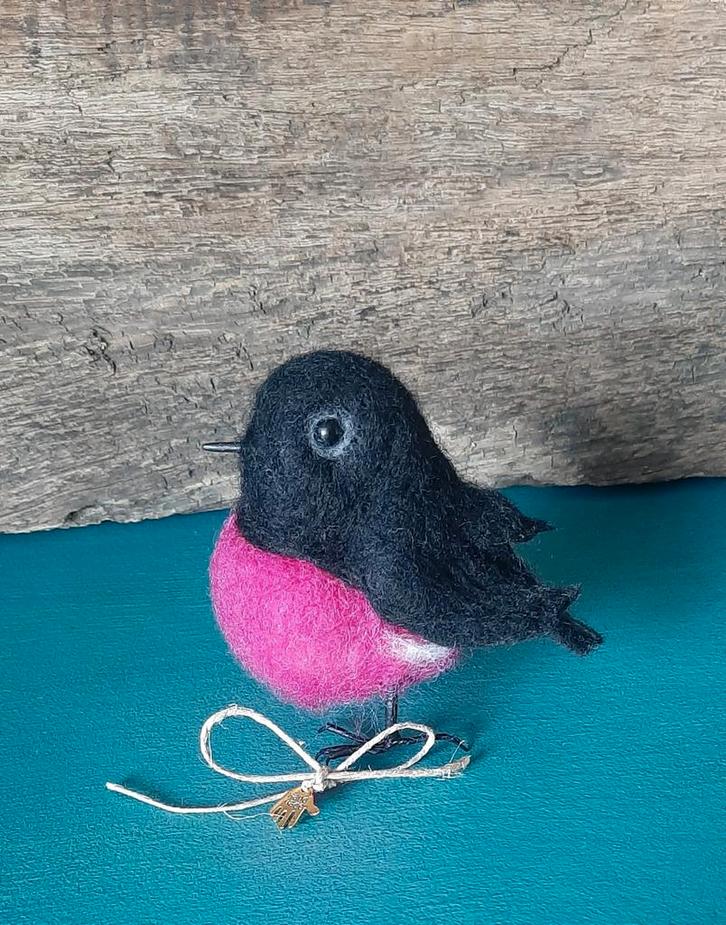 Genaaldvilt vogeltje de roze vliegenvanger wol handmade, Hobby en Vrije tijd, Vilt, Nieuw, Overige typen, Wolvilt, Ophalen of Verzenden