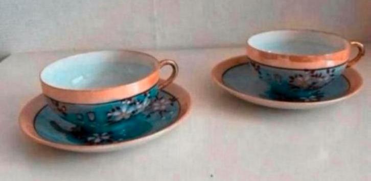 Antieke Kopjes en Schotels met Bloemmotief (2 stuks), Antiek en Kunst, Antiek | Servies los, Ophalen of Verzenden