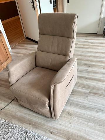 Electrische sta op stoel, relax stoel. Fauteuil kantelbaar beschikbaar voor biedingen