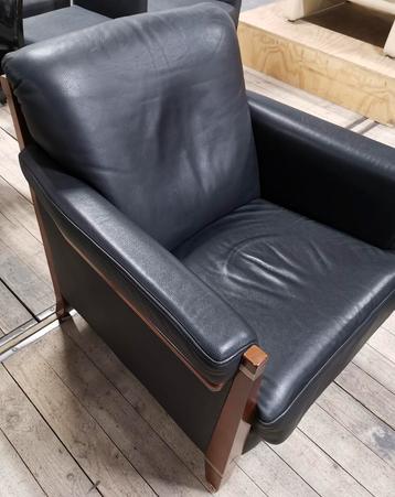 Fauteuil, zwart leer/hout, bankstel 3 per. o.v. geres.  beschikbaar voor biedingen