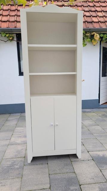 Hoge Kast met Deuren en Planken - 180x70x30 cm beschikbaar voor biedingen