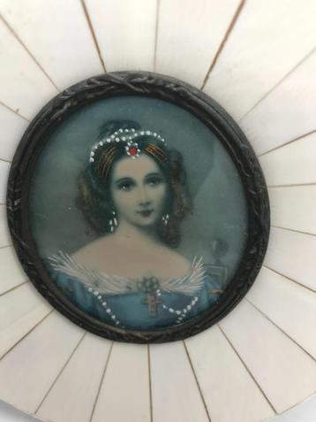 ovaal miniatuur portret schilderij beschikbaar voor biedingen