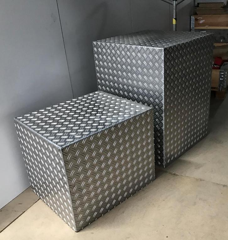 Presentatie kubus, traanplaat, 60x50x50 en 60x60x80 cm, Huis en Inrichting, Overige Huis en Inrichting, Gebruikt, Ophalen