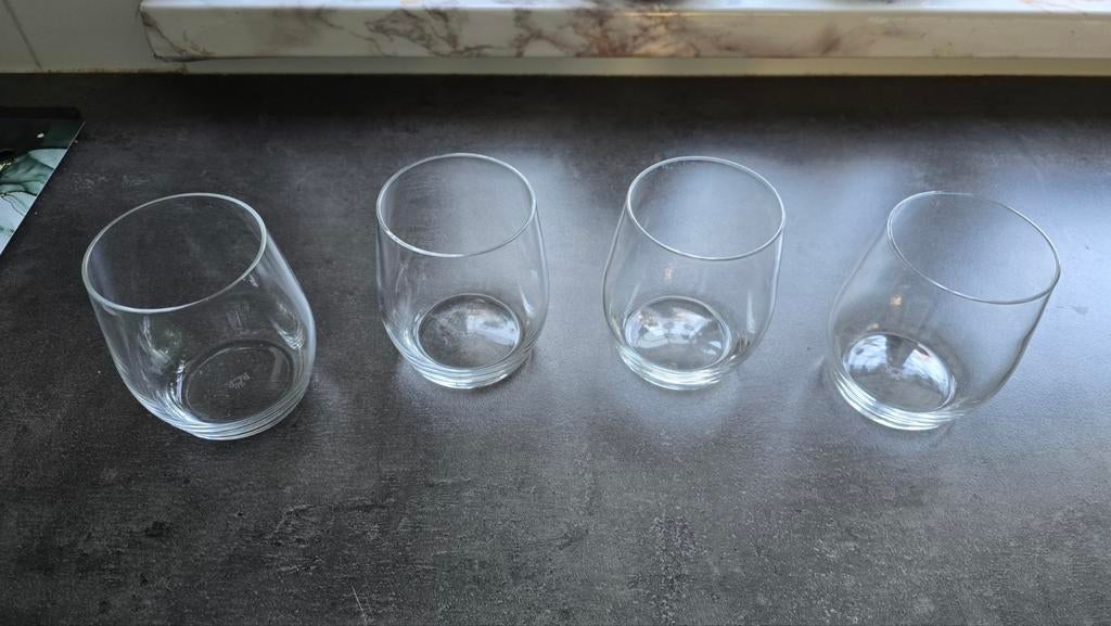 Set van 4 kleine waterglazen in perfecte staat, Ophalen of Verzenden, Zo goed als nieuw, Glas, Overige stijlen