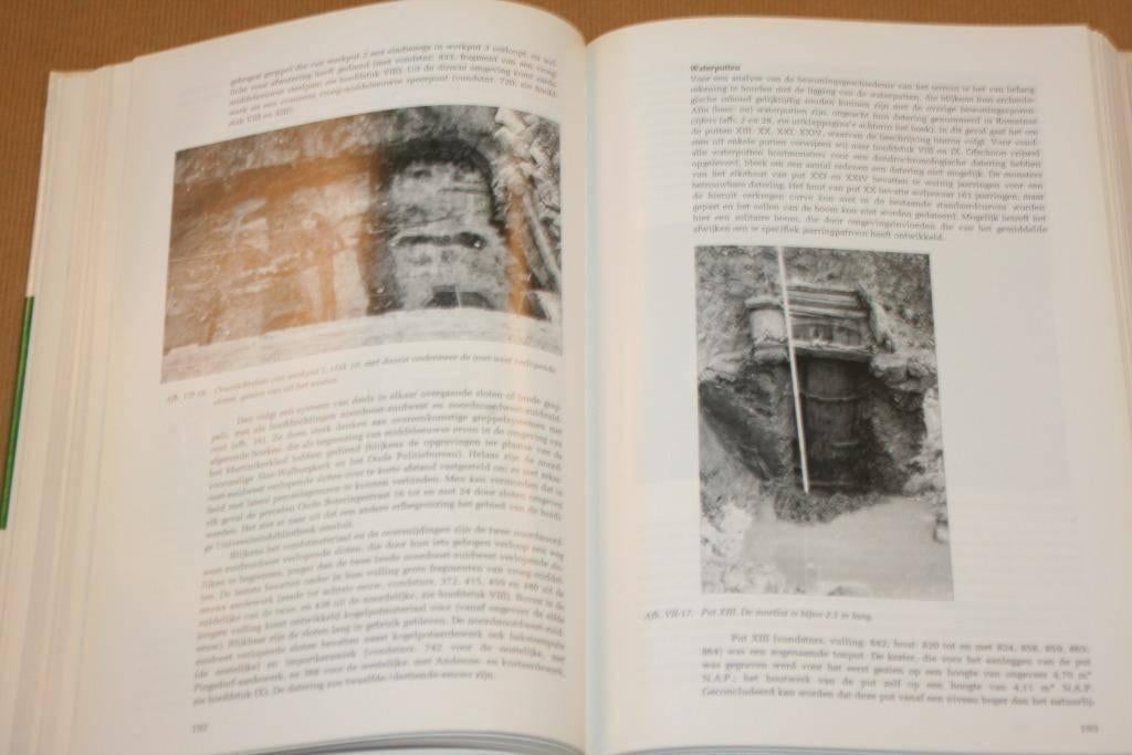 Van boerenerf tot bibliotheek - Wolters Noordhoff Groningen, Ophalen of Verzenden, Zo goed als nieuw