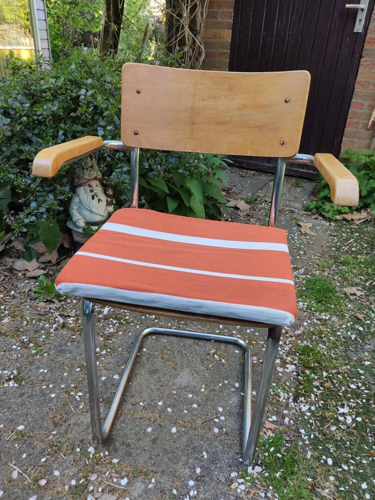 Vintage stoel met chromen frame en houten zitting, Huis en Inrichting, Stoelen, Gebruikt, Overige kleuren, Stof, Eén