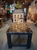 Groot en gedetailleerd poppenhuis met meubels, Ophalen of Verzenden